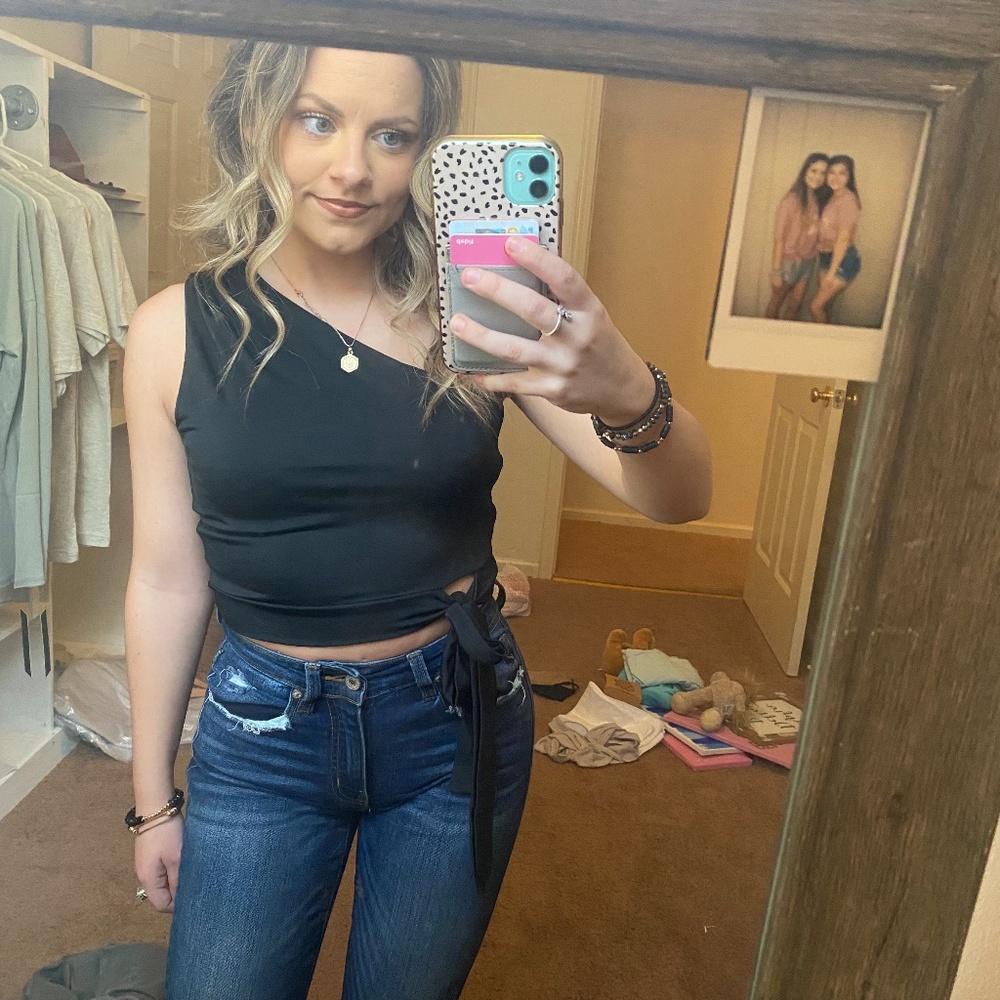 One shoulder top